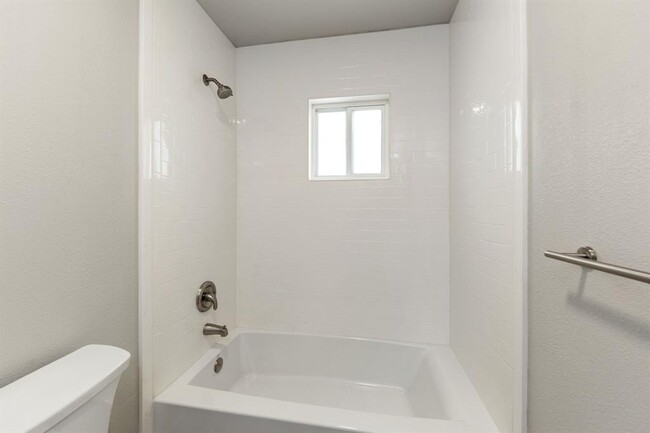 Building Photo - 203 N Milby St