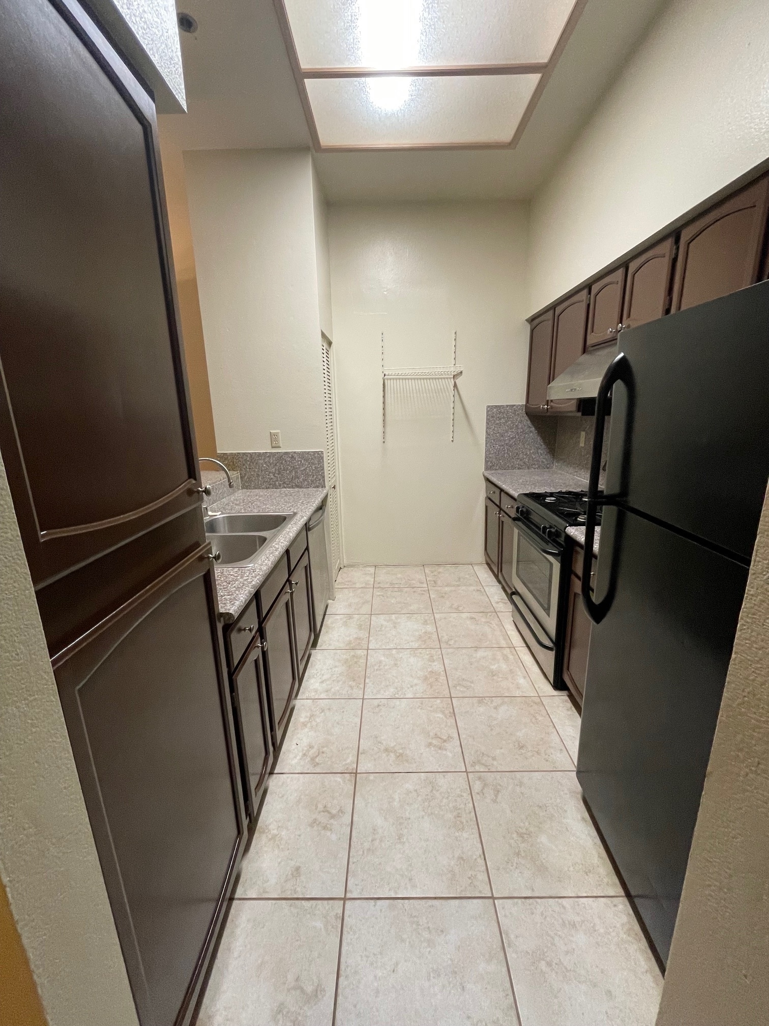 kitchen - 999 Figueroa Ter