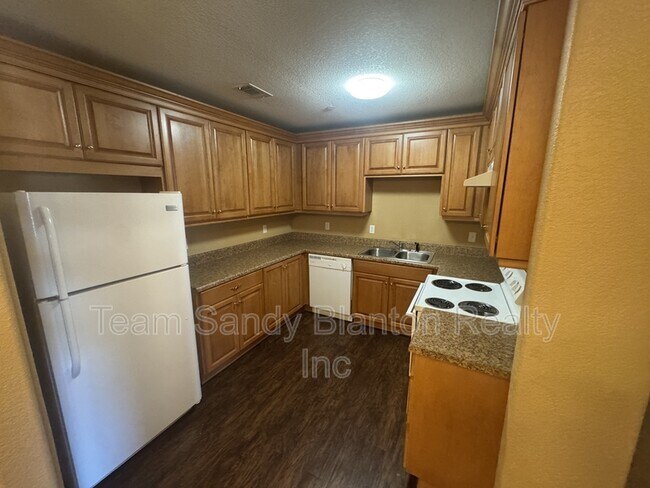 Building Photo - 7071 Lake Joanne Dr