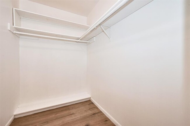 Building Photo - 25303 Lynbriar Ln