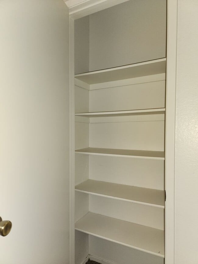Building Photo - CUTE 2ND FLOOR  1 BEDROOM CONDO W/ LOFT