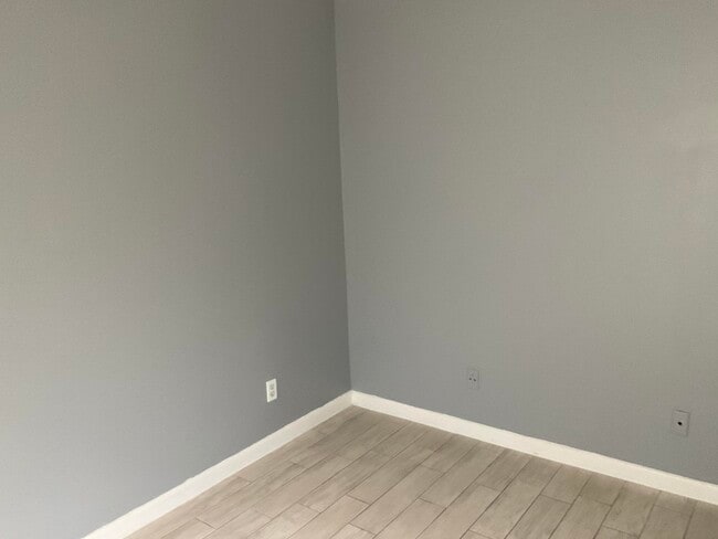 Building Photo - 214 Sparrow Dr