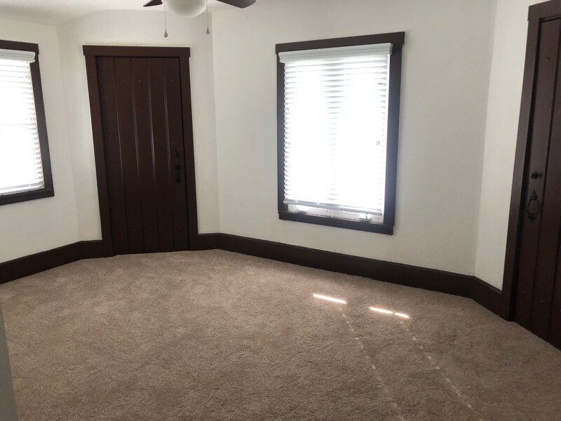 Building Photo - 1206 E Main St