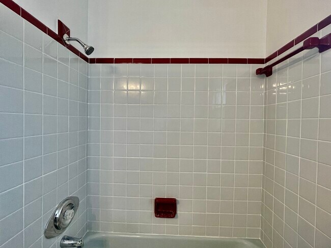 Building Photo - 1732 Bellemeade Dr