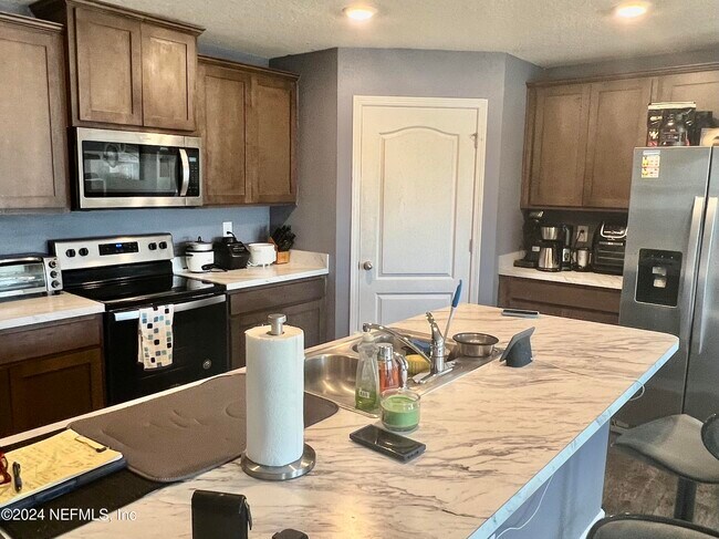 Building Photo - 2518 Beachview Dr
