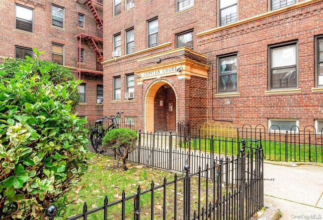 Building Photo - 62-98-64 Saunders St