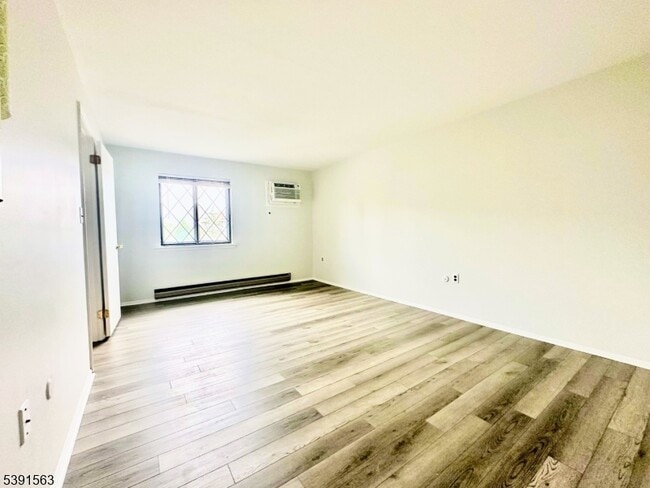 Building Photo - 70 Farm Rd