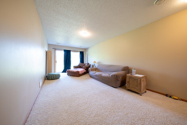 Building Photo - 8772 Coburn Ct