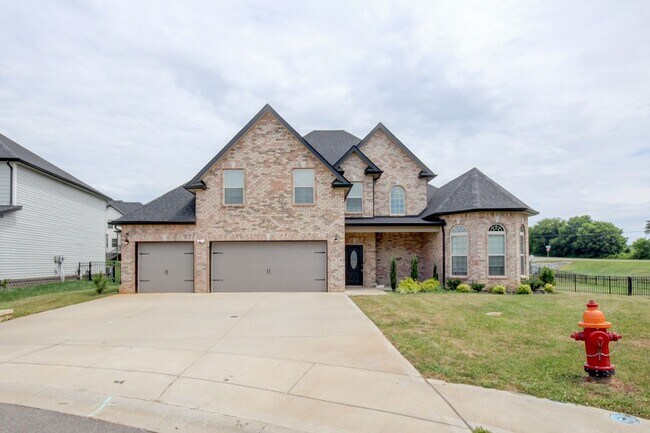 Building Photo - mega Huge wow. 4 bed 3 bath.