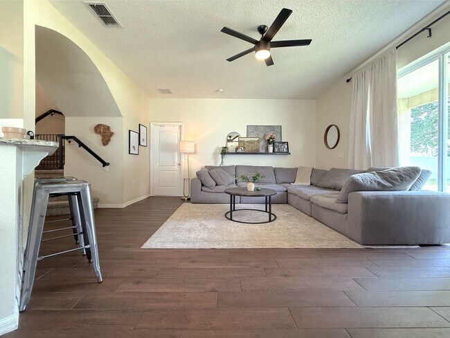 Building Photo - Spacious 5BR/3.5BA Home with Huge Backyard...