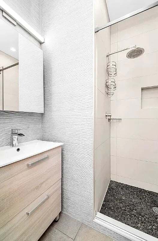 Building Photo - 356 W 21st St