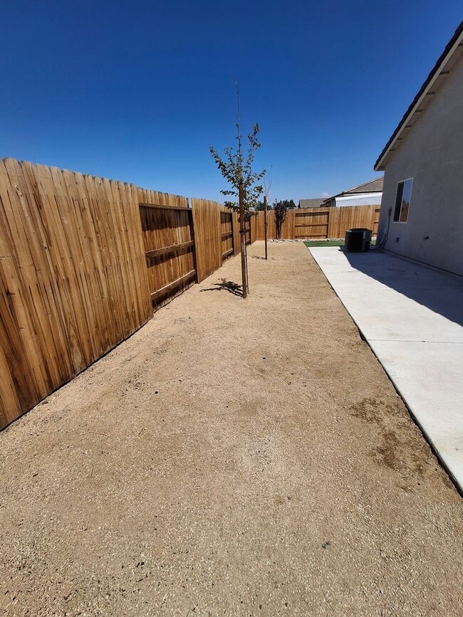 Building Photo - 704 Colorado Ln