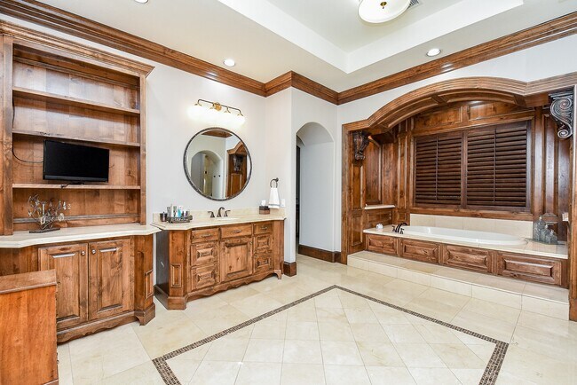 Building Photo - 10 Player Pond Pl