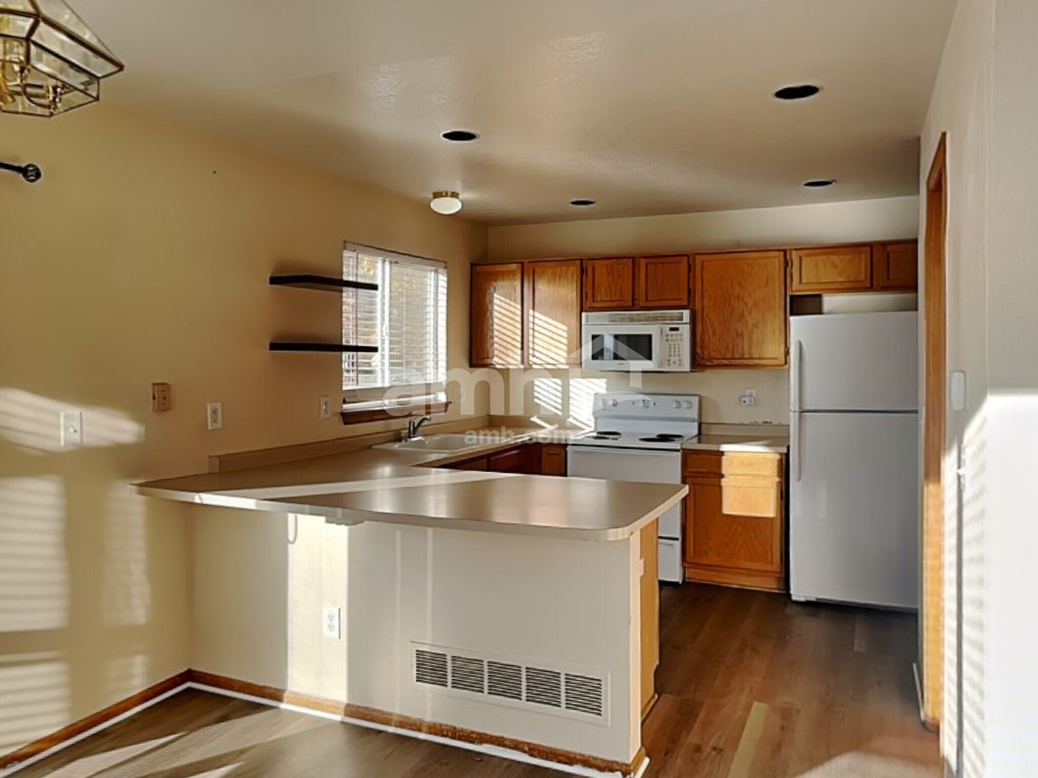 Building Photo - 8952 Cloverleaf Cir