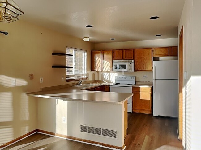 Building Photo - 8952 Cloverleaf Cir