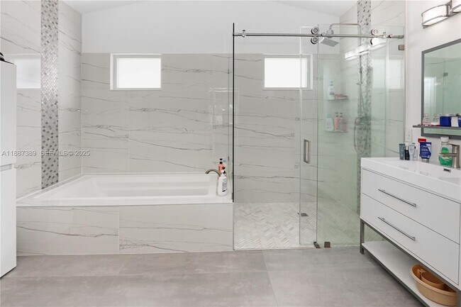 Building Photo - 1230 S 13th Ave