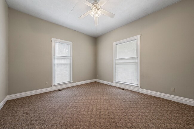 Building Photo - 1357 Park St