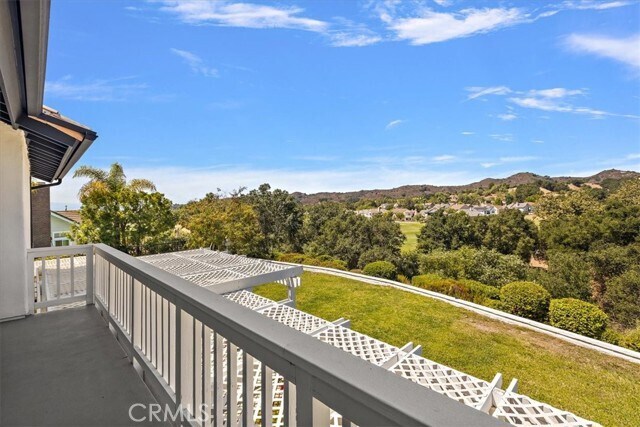 Building Photo - 3 Mantenida