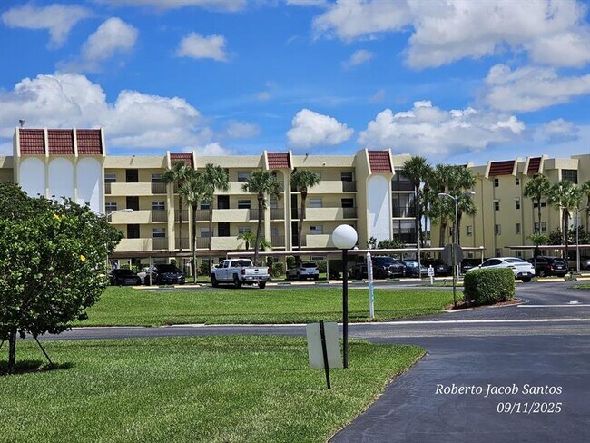 Building Photo - 23305 Barwood Ln N