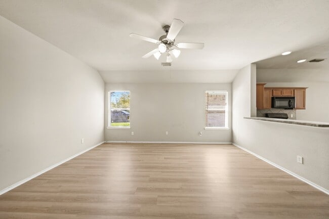 Building Photo - 2134 Vermillion Oak St