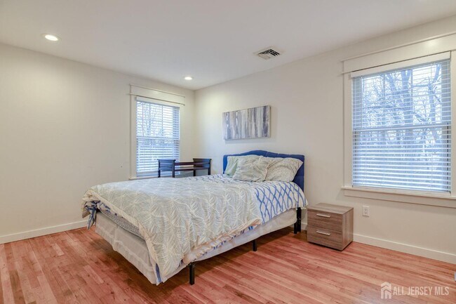 Building Photo - 30 Clara Dr