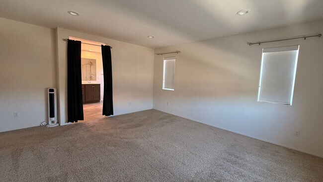 Building Photo - Modern Townhouse in Fairview Community of Bonsall