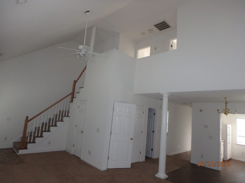 Building Photo - 115 Stratford Rd