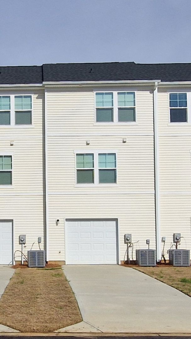 Building Photo - Brand New Townhome | 3 BR/3.5BA | 1-Car Garage | Near Downtown Mooresville