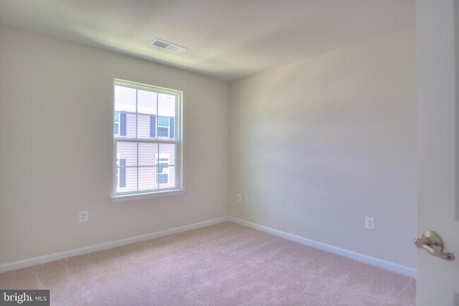 Building Photo - 2506 EMBER Ln