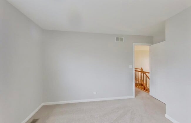 Building Photo - Available And Ready To Move In.