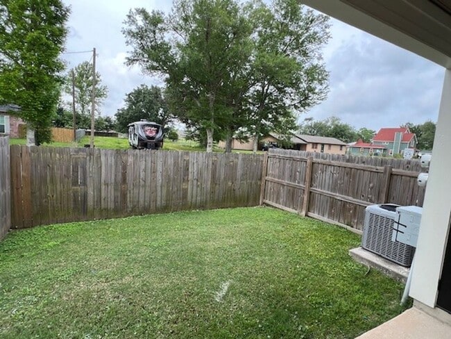 Building Photo - 3 Bedroom 2.5 Bath Townhome Available in S...