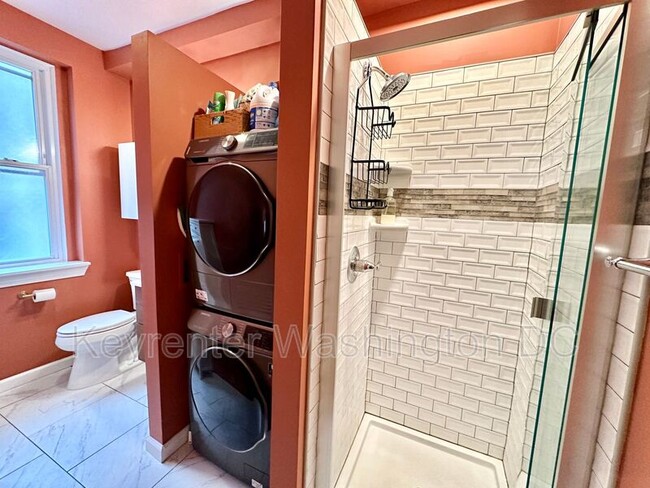 Building Photo - 3155 Mt Pleasant St NW