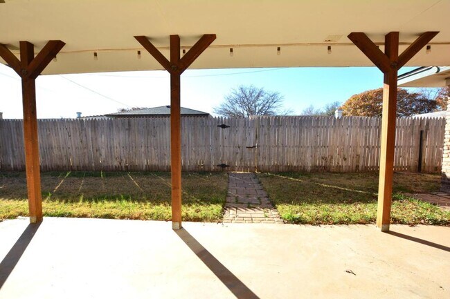 Building Photo - 815 7th St