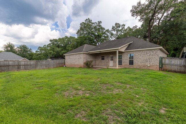 Building Photo - Available May 15!!! 3 bedroom, 2 bathroom home in Fairhope Rivermill Community
