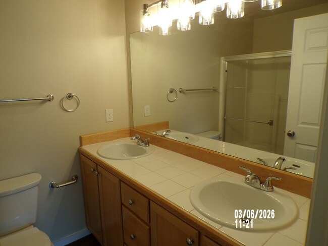 Building Photo - Newly remodeled Meadows Townhome