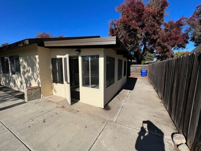 Building Photo - 1536 Sheldon Dr