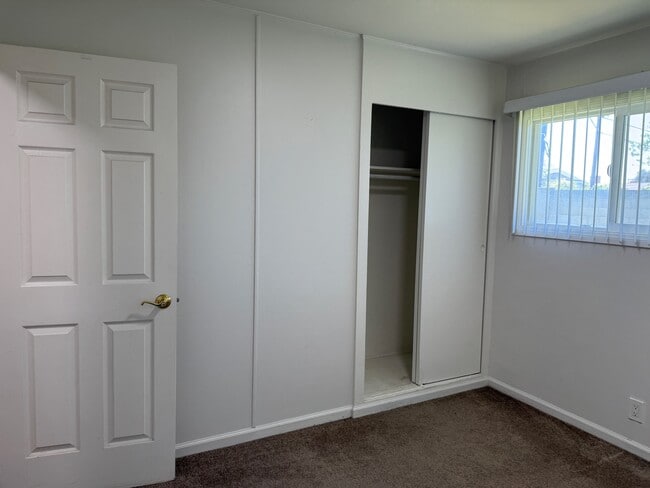 Building Photo - 6302 San Lorenzo Dr