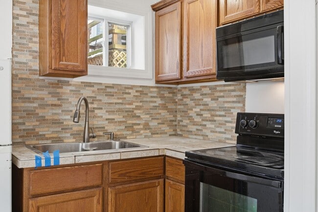 Building Photo - Charming 1-Bed, 1-Bath ADU in Lake Orion!