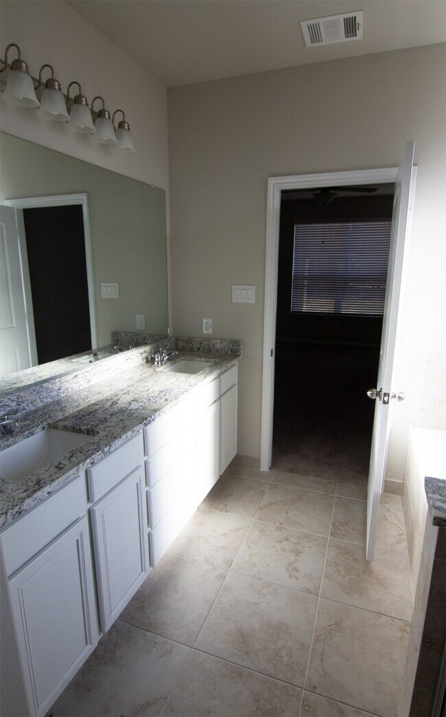 Building Photo - 7815 Mesquite Hill Ln