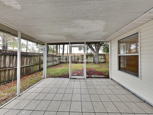 Building Photo - 1643 Hawkins Cove Dr E