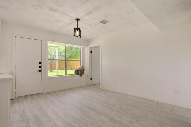 Building Photo - 7926 Windy Creek Dr