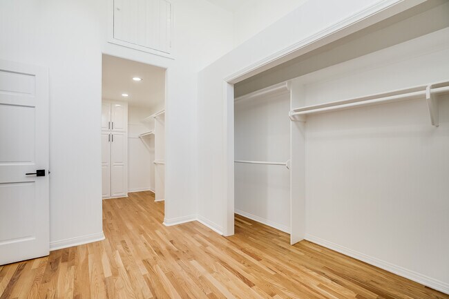 Building Photo - 15851 Mulholland Pl