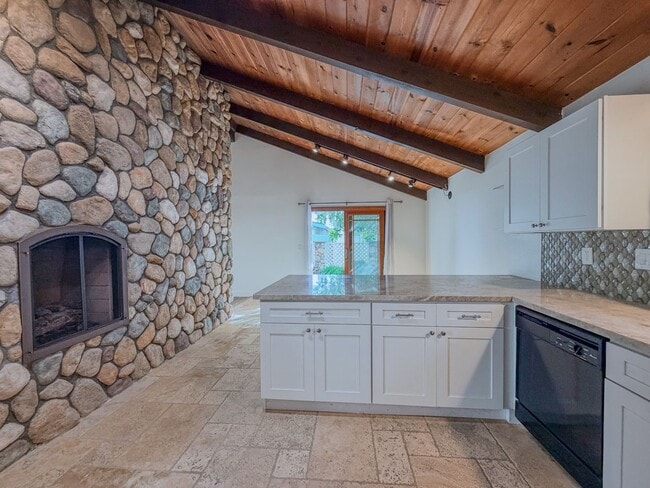 Building Photo - 5142 Sandpiper Way