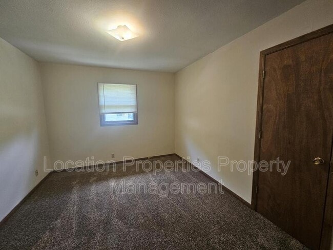 Building Photo - 1801 W 4th St