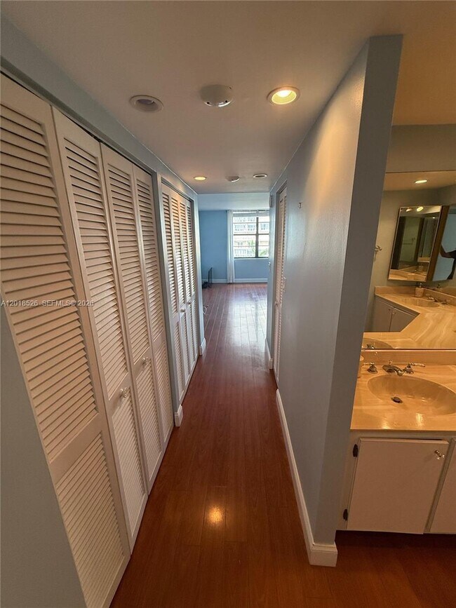 Building Photo - 2333 Brickell Ave