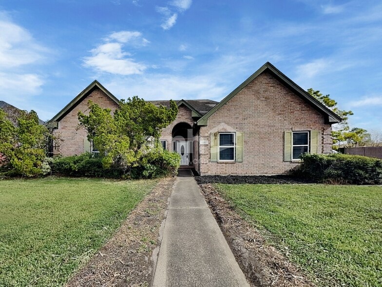 Primary Photo - 1601 Oak Pl Ct