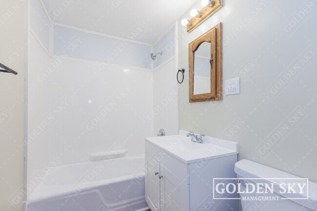 Building Photo - 2904 S Pershing Dr