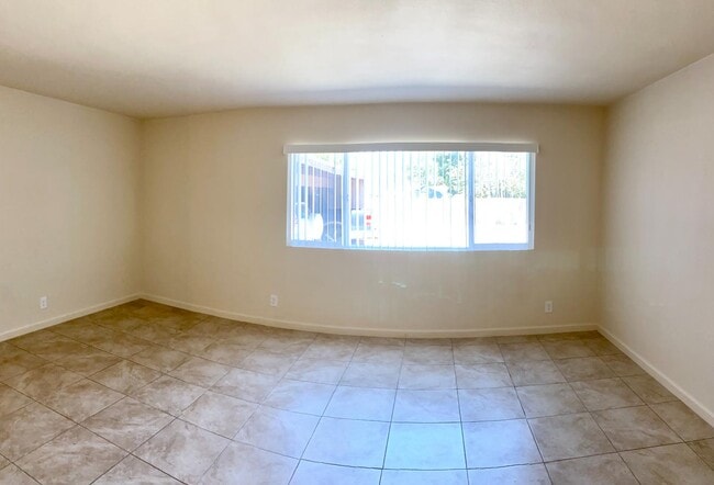 Building Photo - 24836 Walnut St