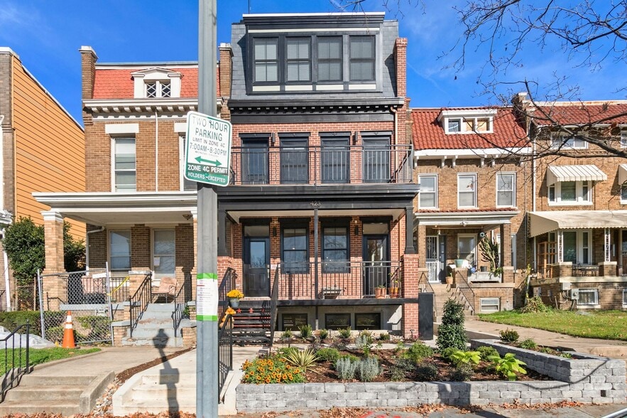 Building Photo - 423 Quincy St NW