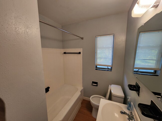 Building Photo - 603 Luna Ct